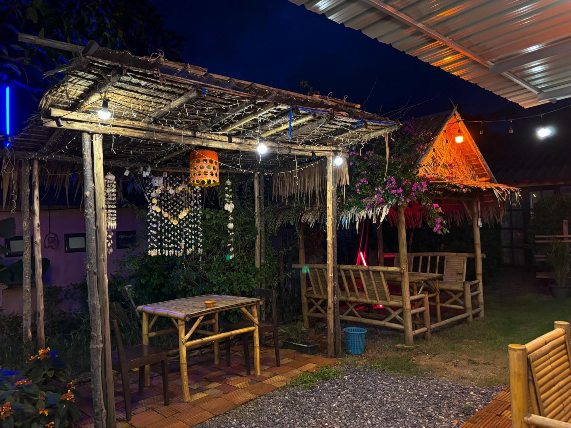 Les Fleurs House Bed & Breakfast Khao Lak Exterior photo